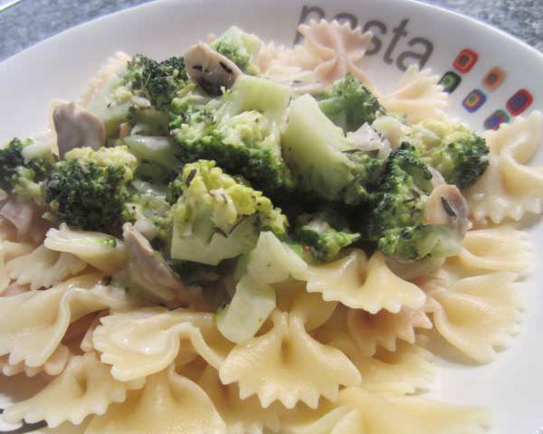 Nudeln mit Broccoli und Pilzen
